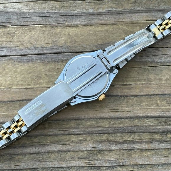 Citizen Quartz Ladies Wrist Watch GoldSilver Tone Analog DayDate Calendar Watc - Picture 11 of 12